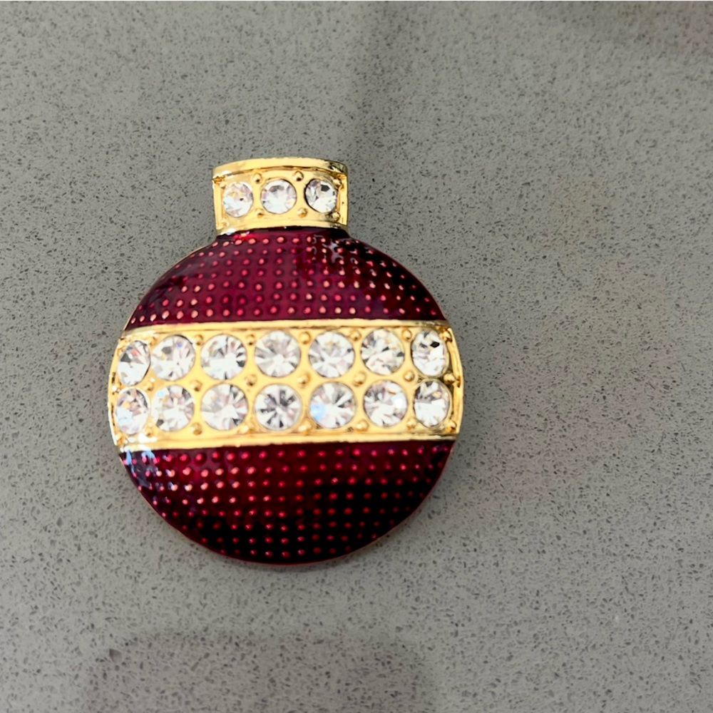 Vintage Eisenberg Christmas Ornament Brooch
Brooch: 1.75 x 1.5 in
